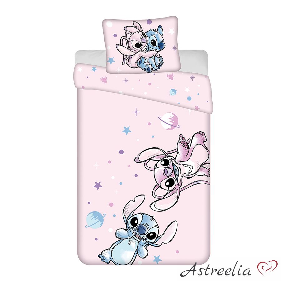 Lasten_pussilakanasetti_Lilo_and_Stitch–Universe_Astreelia_Home Lasten pussilakanasetti 140×200 cm - Lilo and Stitch – Universe - Image 1